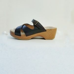 Dansko Sela Brown Strappy Clogs Heels Sz 40